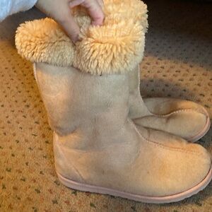 Cute pink sheepskin boots – great condition